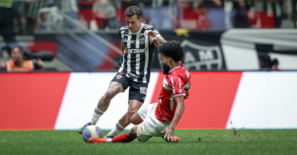 Bernard jogando pelo Galo