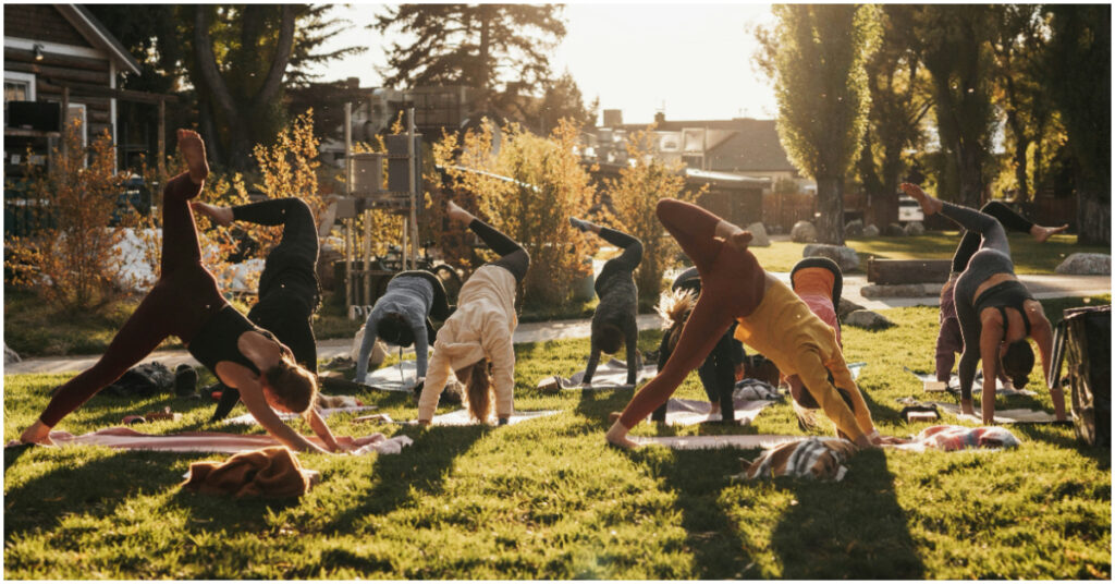 mulheres praticando exercício físico