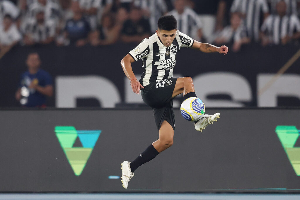 Jogador Almada, do Botafogo