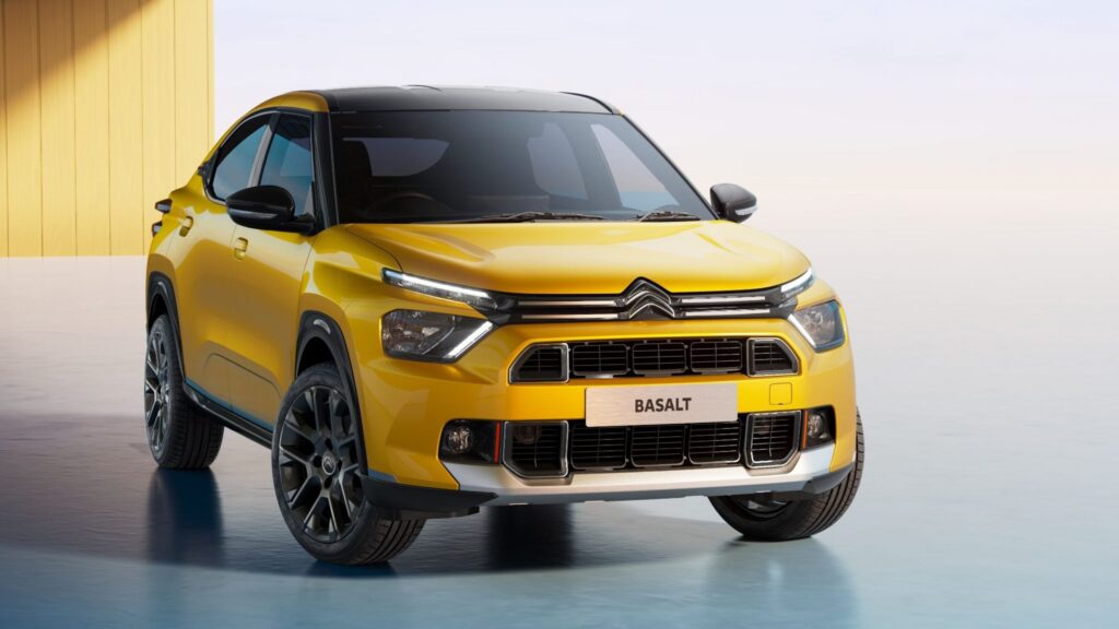 Citroën Basalt amarelo