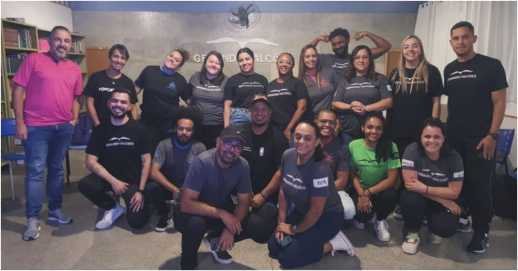 equipe da ong gerando falcões