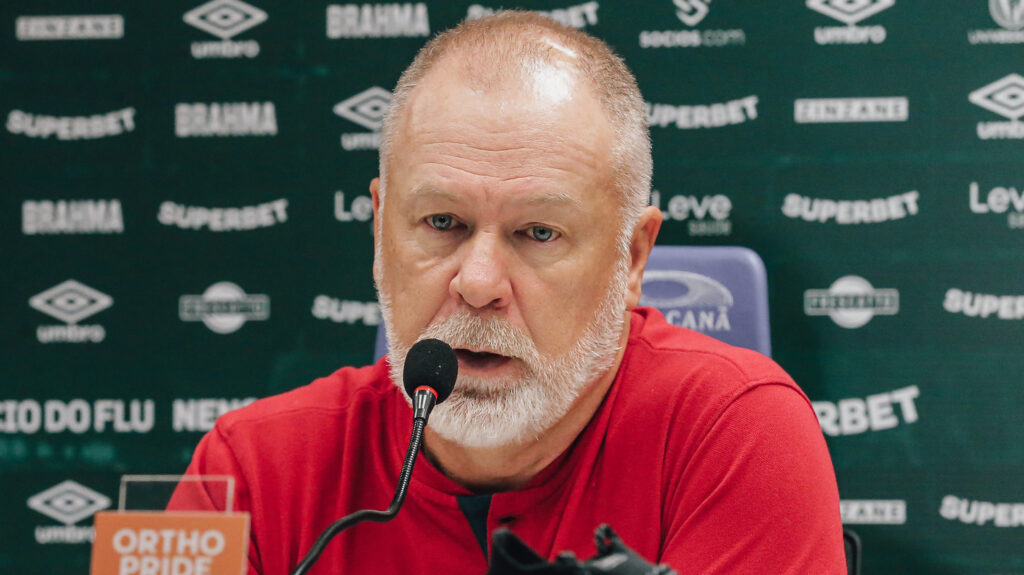 O técnico do Fluminense, Mano Menezes