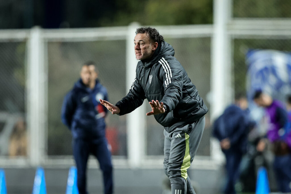 Milito, técnico do Atlético