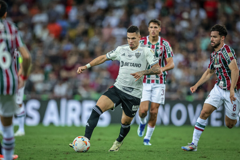 Paulinho, atacante do Atlético