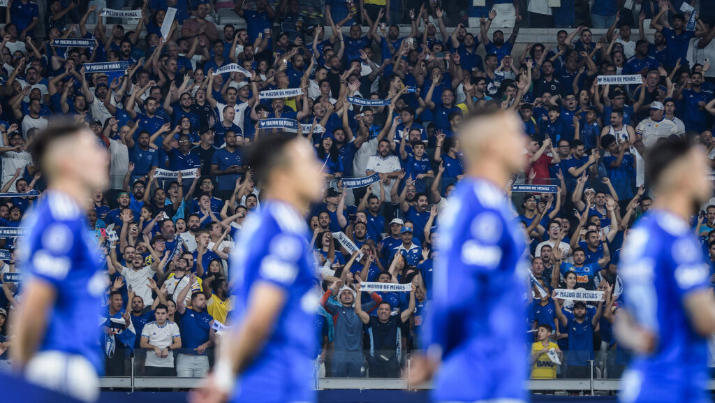 jogadores do cruzeiro hino nacional