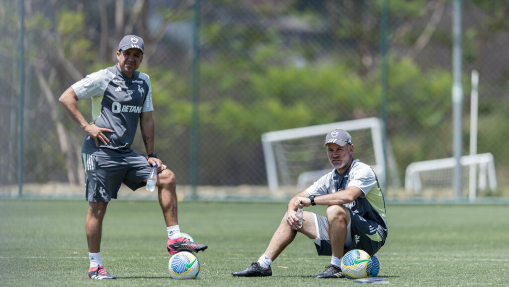 milito substituição bernard jogo galo e vasco