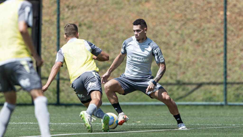 jogadores do atlético em treino