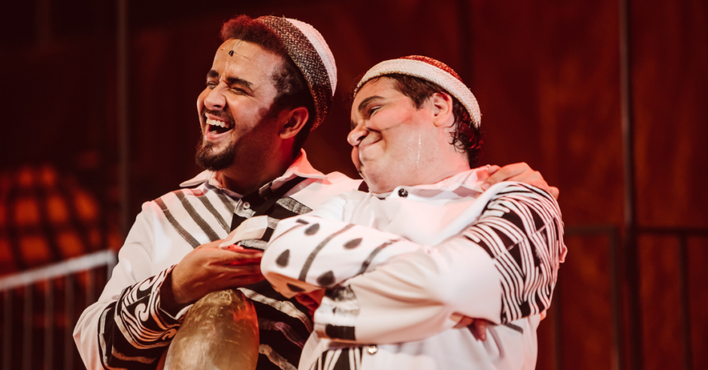 Atores interpretando "O Auto da Compadecida, a Ópera", da Orquestra Ouro Preto