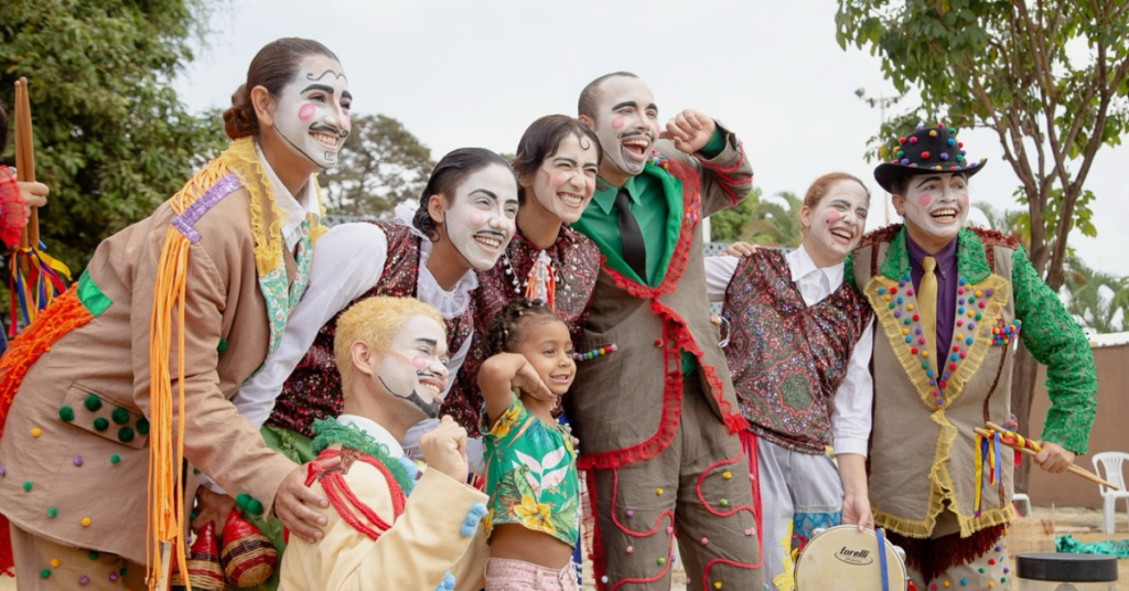 Personagens do Grupo Confesso em apresentação do Conexão Trem da Esquina