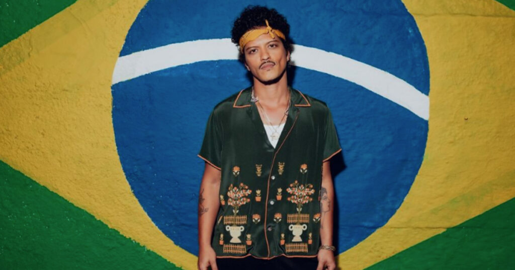 bruno mars com bandeira do brasil