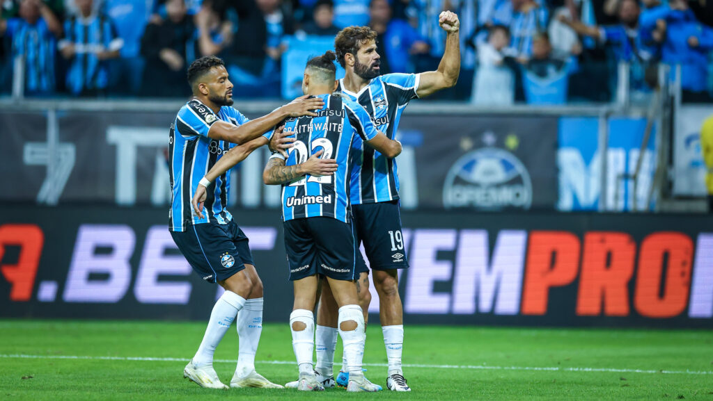 jogadores do grêmio em campo