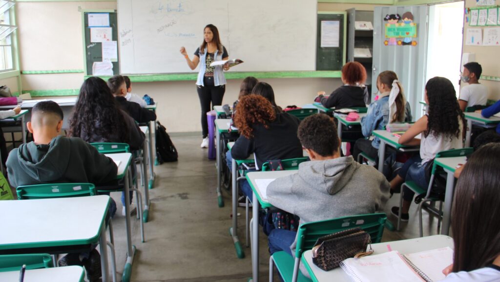 professora dando aula