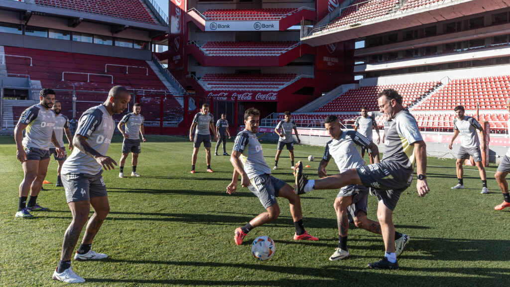 jogadores treinando em buenos aires