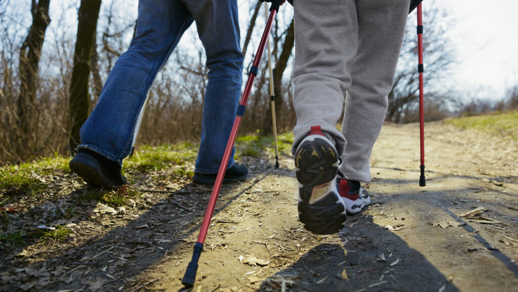 pessoas caminhando