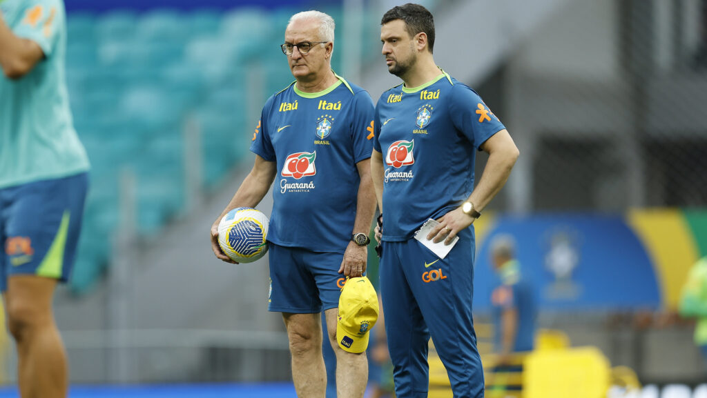 dorival júnior durante treino