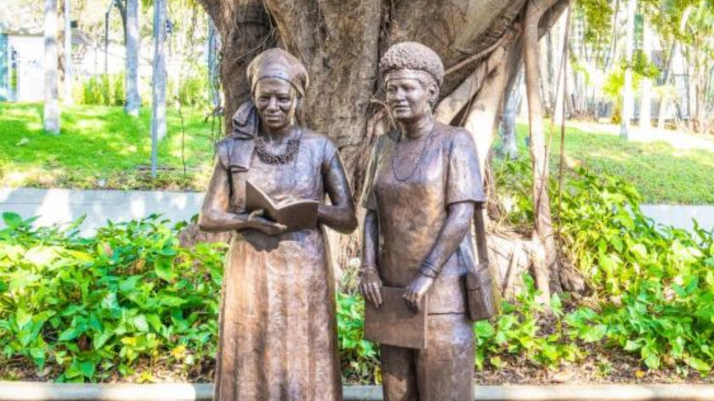 Estátuas de Lélia Gonzalez e Carolina Maria de Jesus instaladas no Parque Municipal de BH