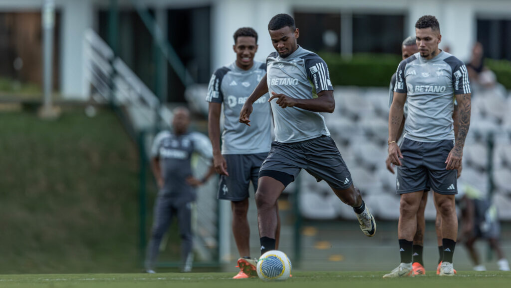 jogadores do atlético em treino