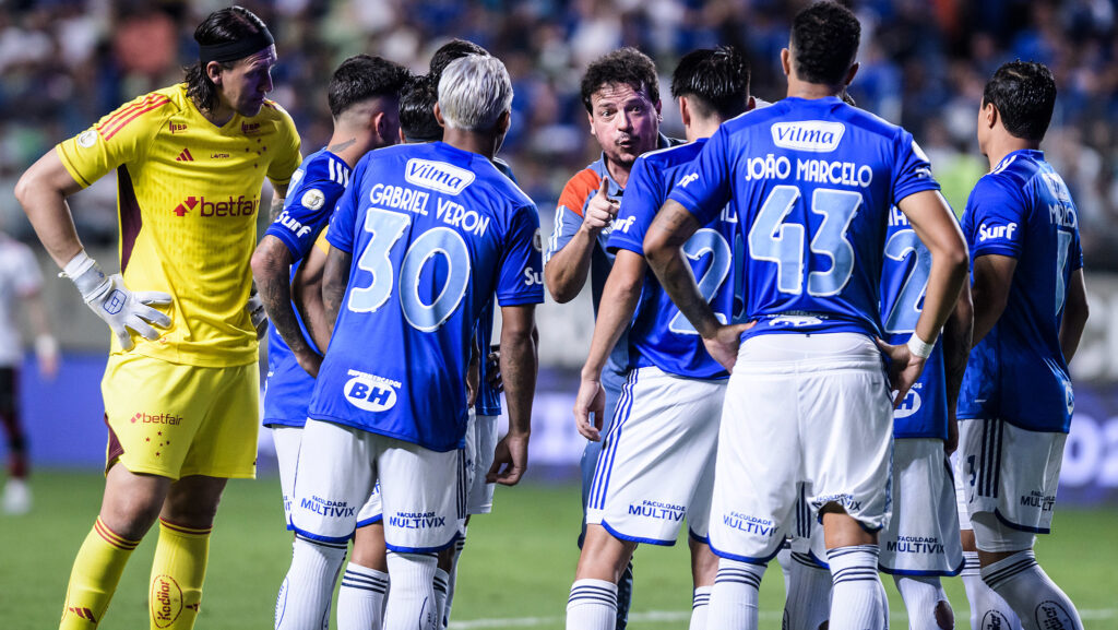 time do cruzeiro conversa com técnico