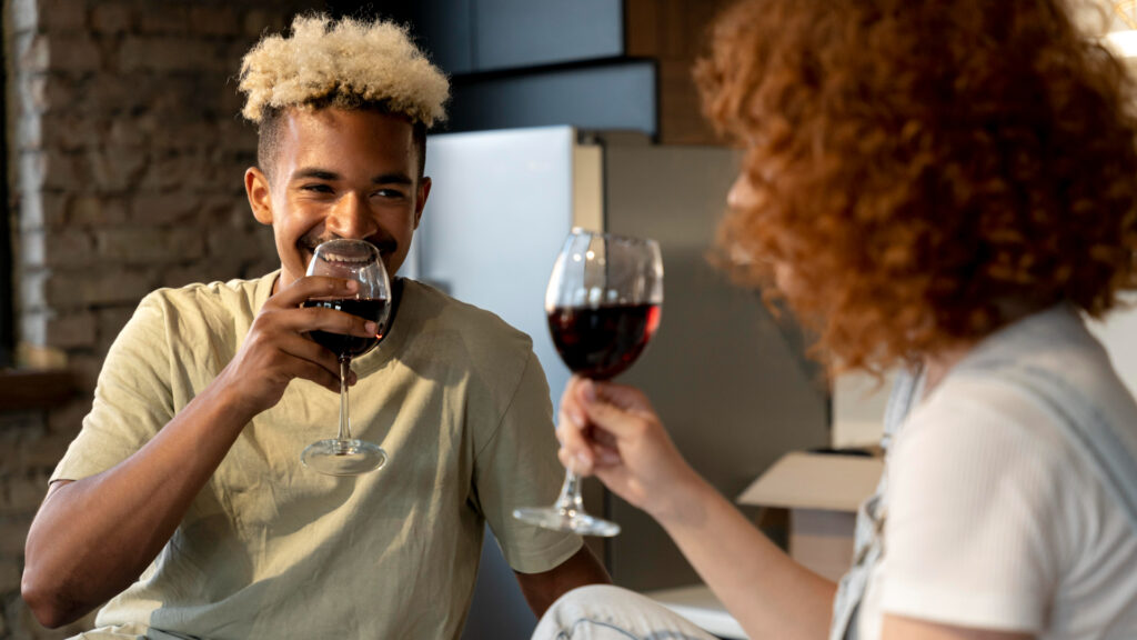 pessoas tomando vinho brasil