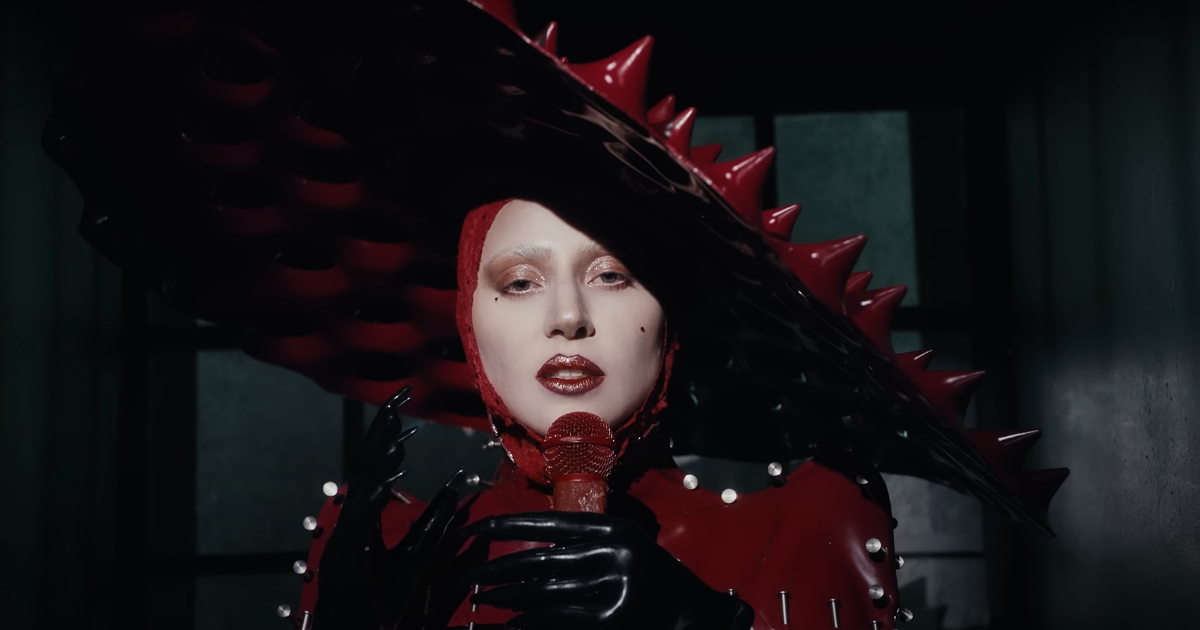 lady gaga no clipe de abracadabra