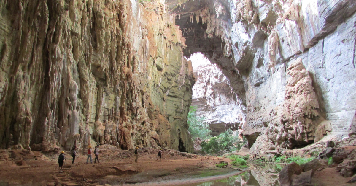 gruta do janelão no parque nacional cavernas do peruaçu