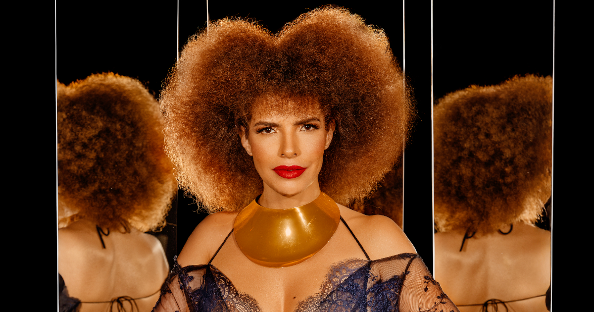 vanessa da mata posando