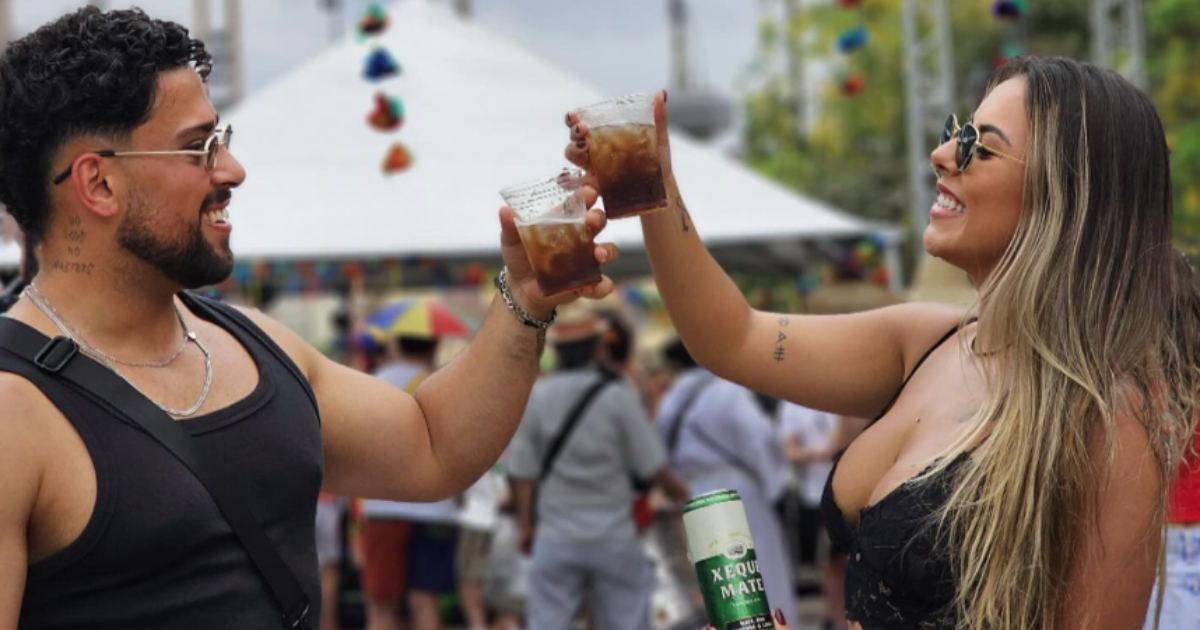 pessoas no carnaval das flores