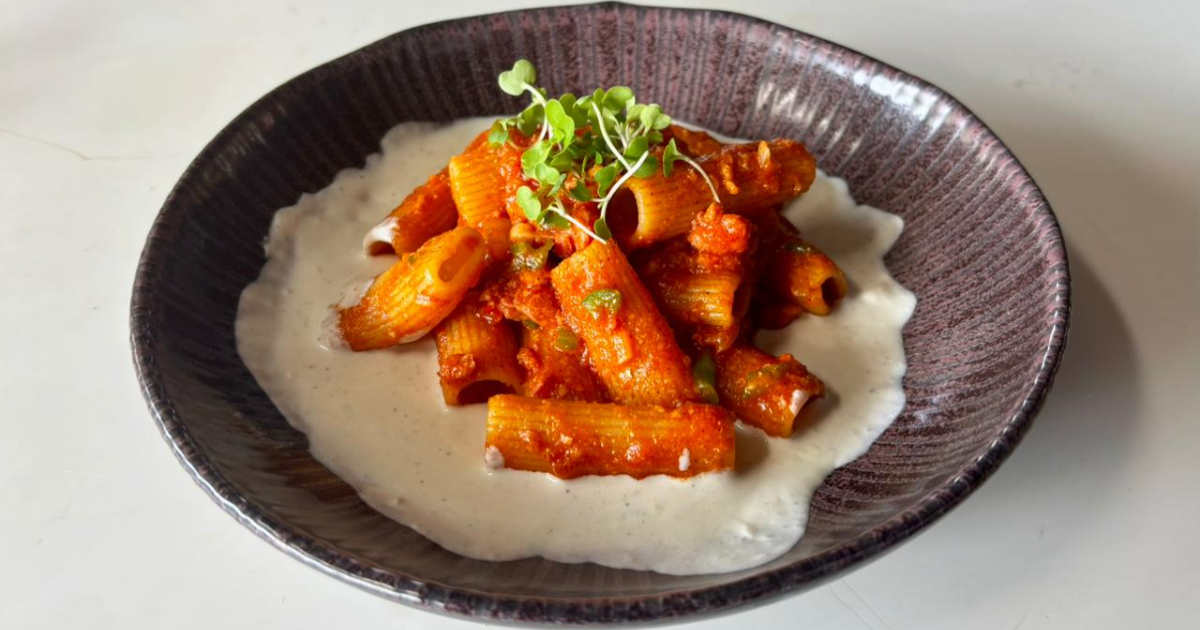 rigatone com ragu de linguiça