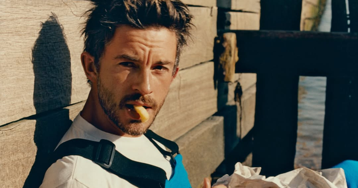 jonathan bailey para a people