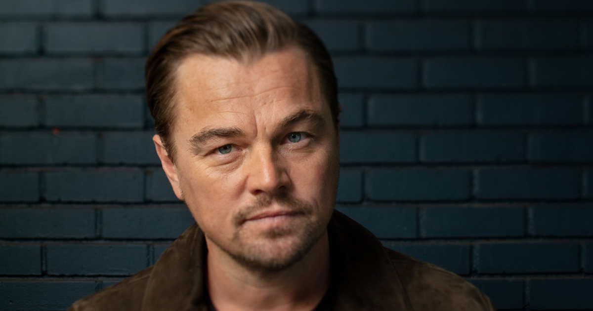 leonardo dicaprio posando