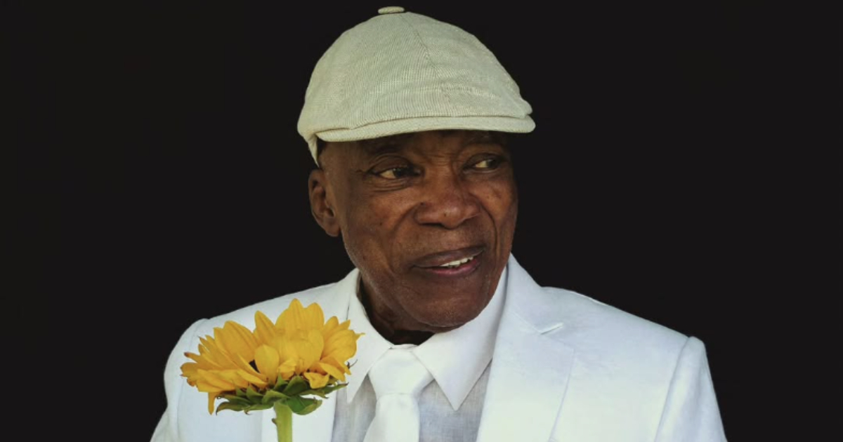 milton nascimento segurando girassol