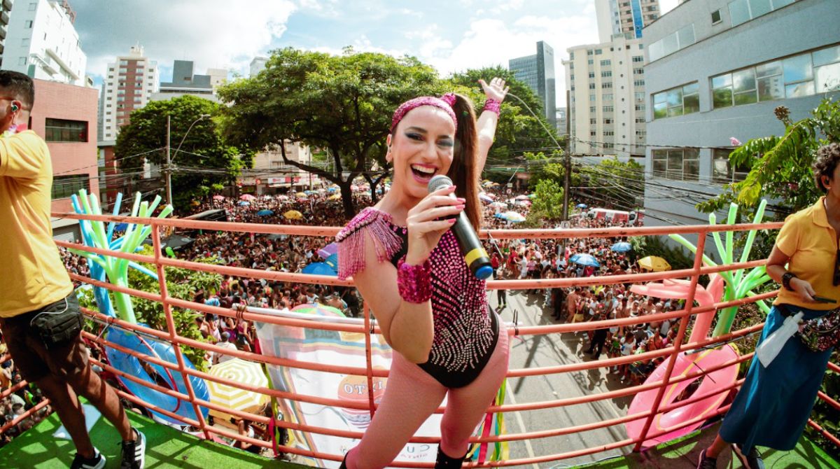 Aline Calixto revela os bastidores da preparação para o desfile “Minas com Bahia”