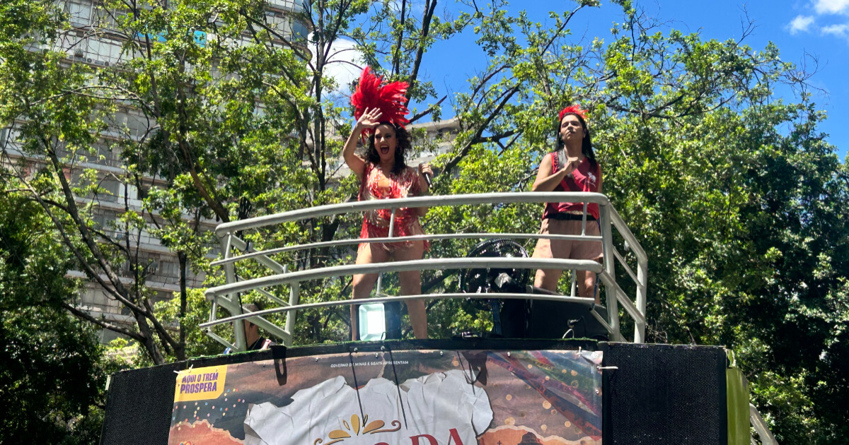 aline calixto no trio elétrico