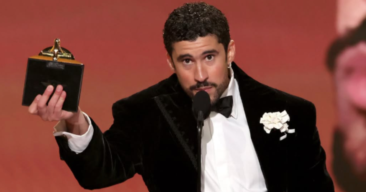bad bunny aceitando o grammy