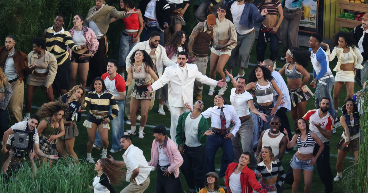 bad bunny se apresentando no intervalo do super bowl