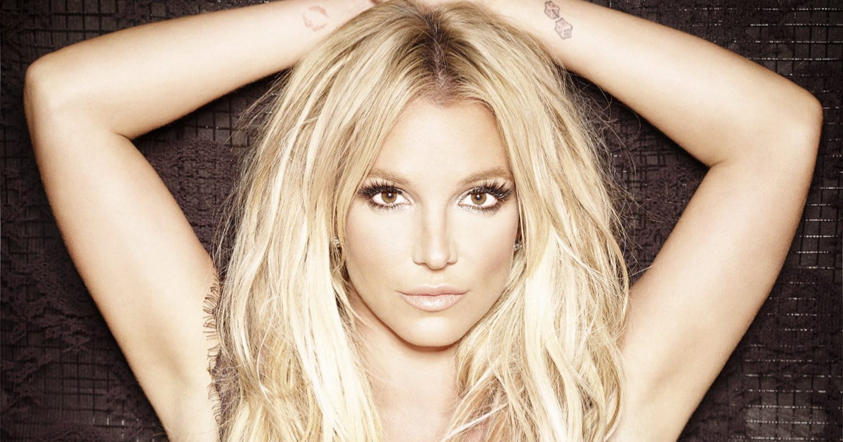 britney spears posando