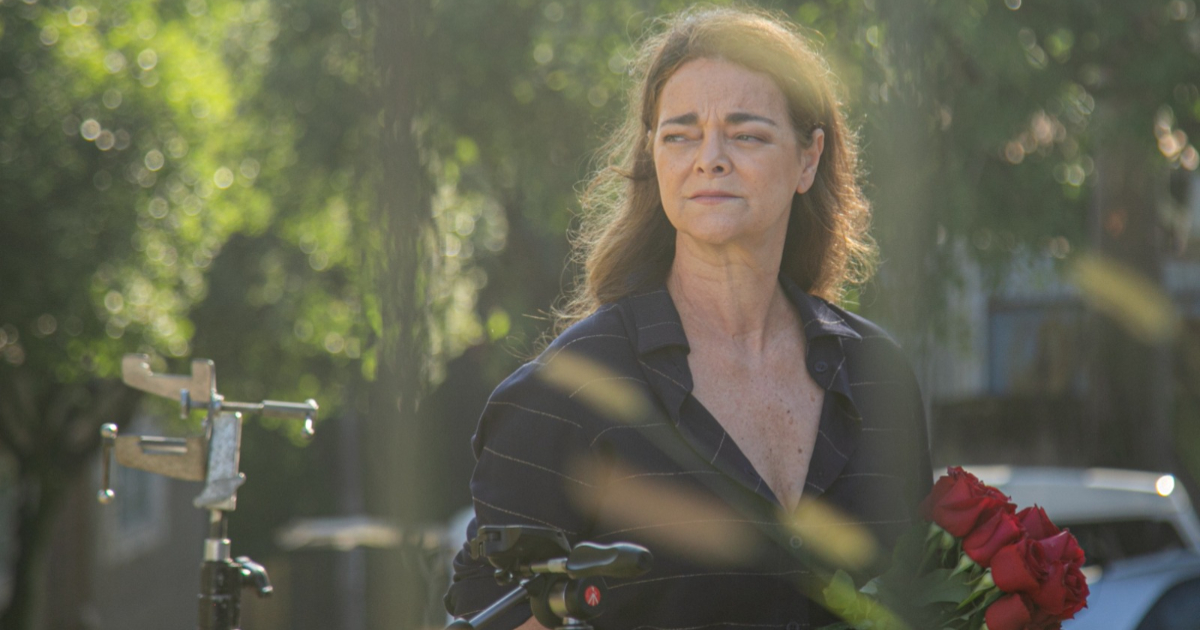 atriz interpretando eva nil no documentário