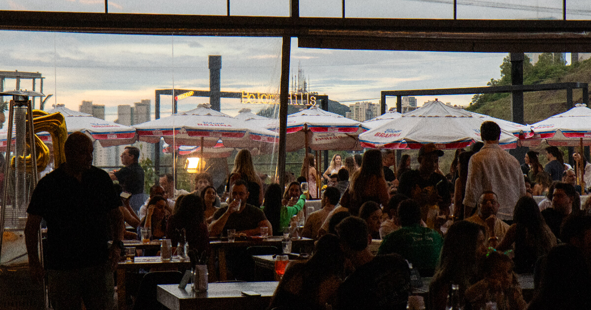 público no bebedouro