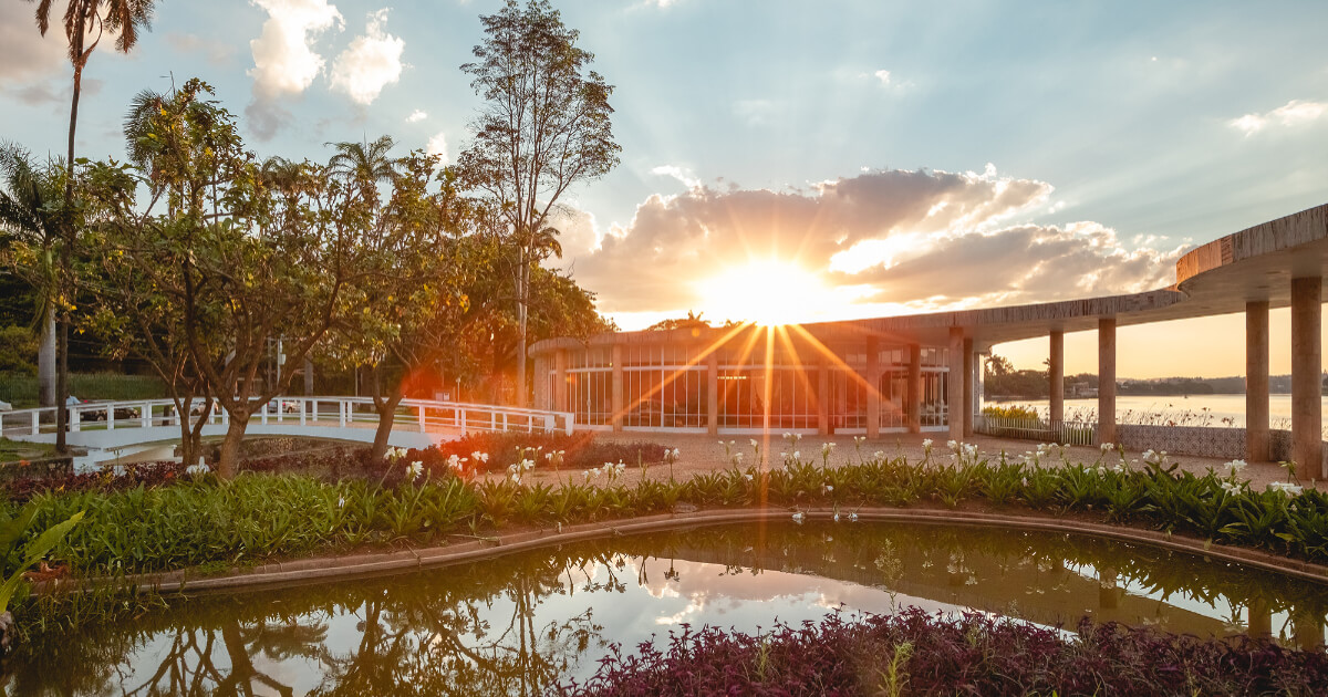 pôr do sol na casa do baile