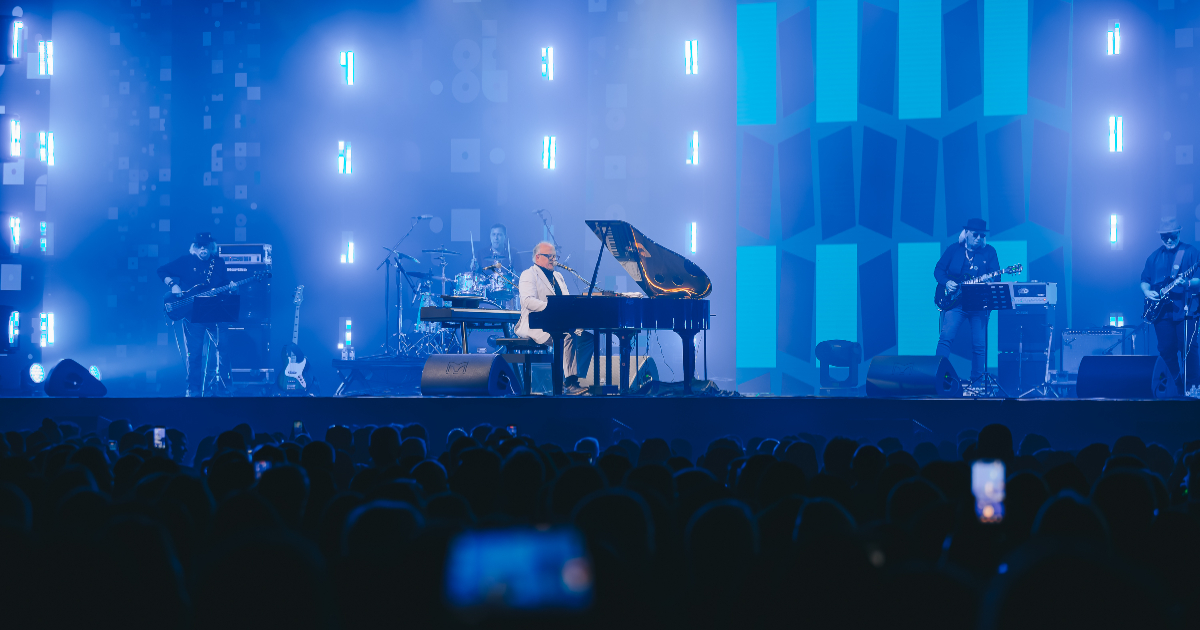 guilherme arantes tocando piano