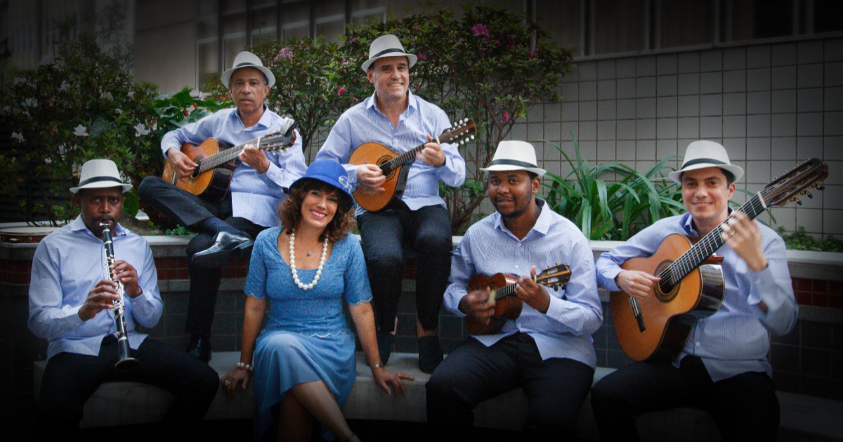 ivone lopes e seresta roda viva posando