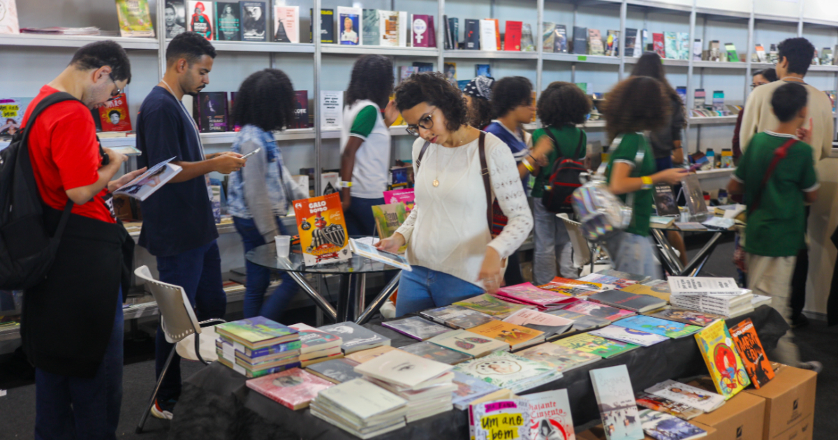 público na bienal do livro