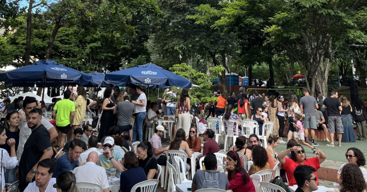 público no blues na praça