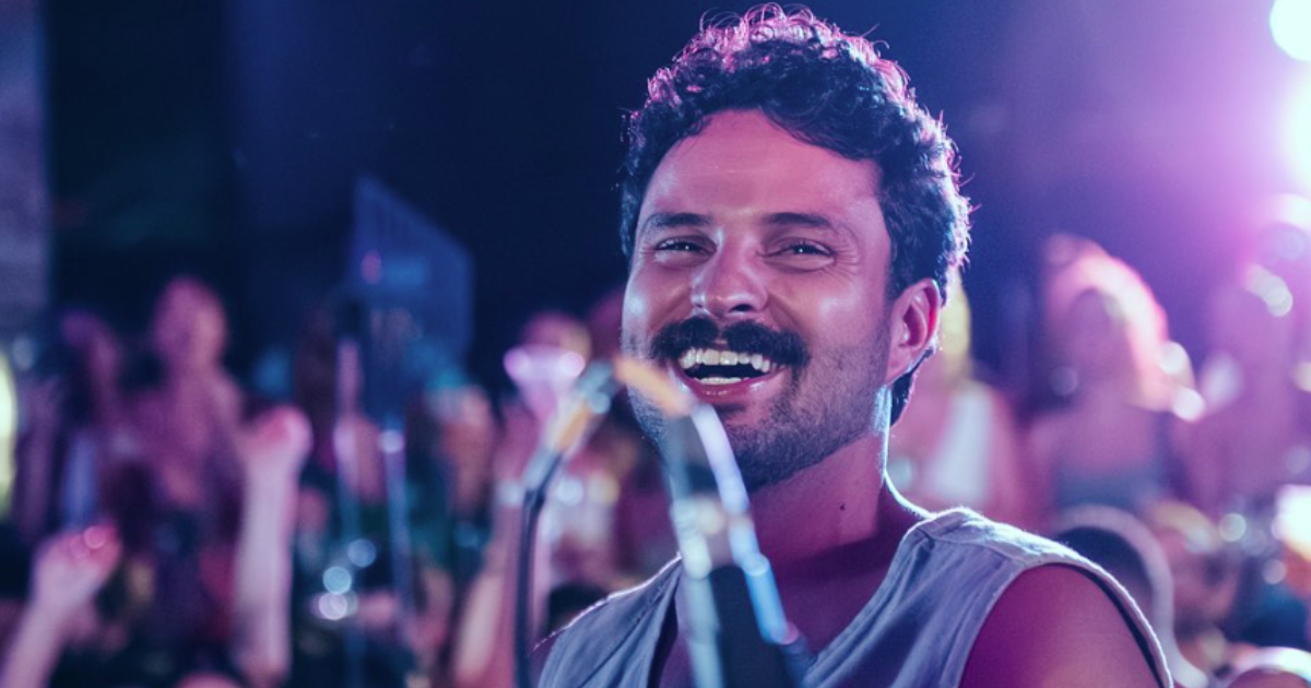 Fi Barreto sorrindo
