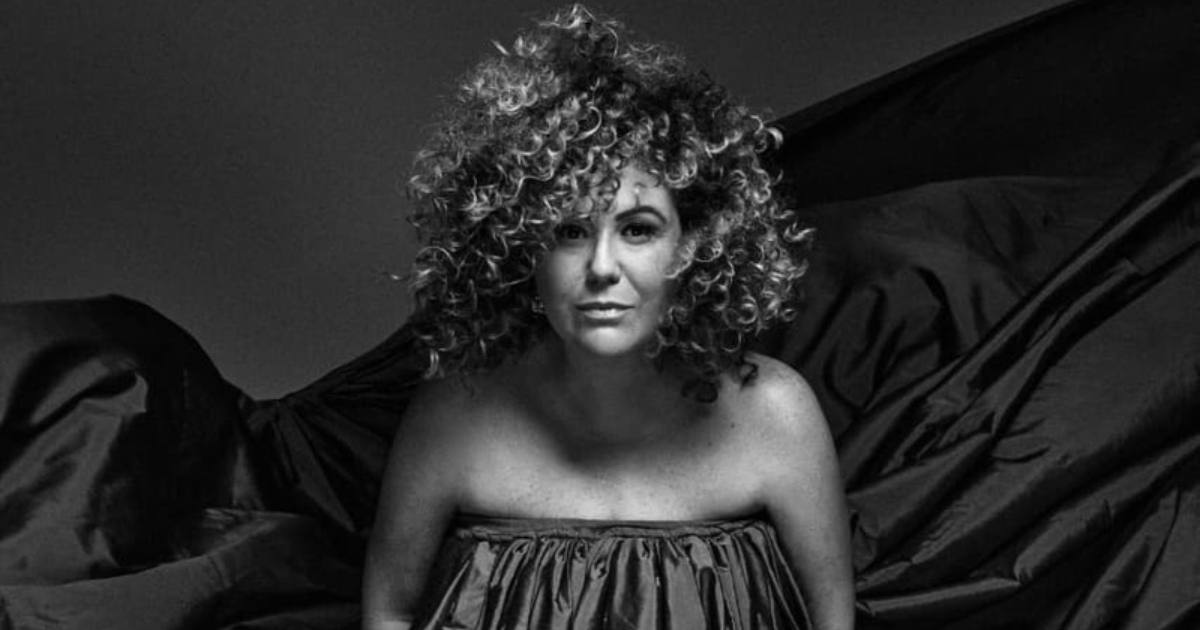 maria rita posando