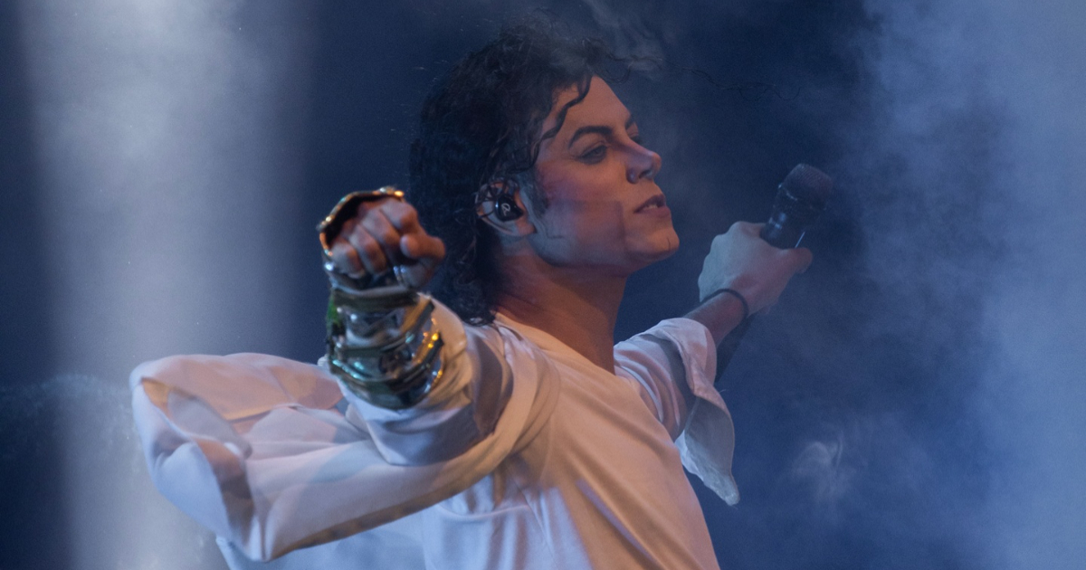 rodrigo teaser interpretando michael jackson em show
