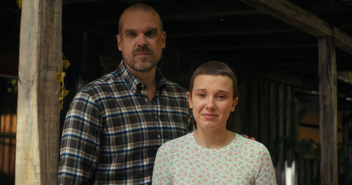 jim hopper e eleven em cena de stranger things
