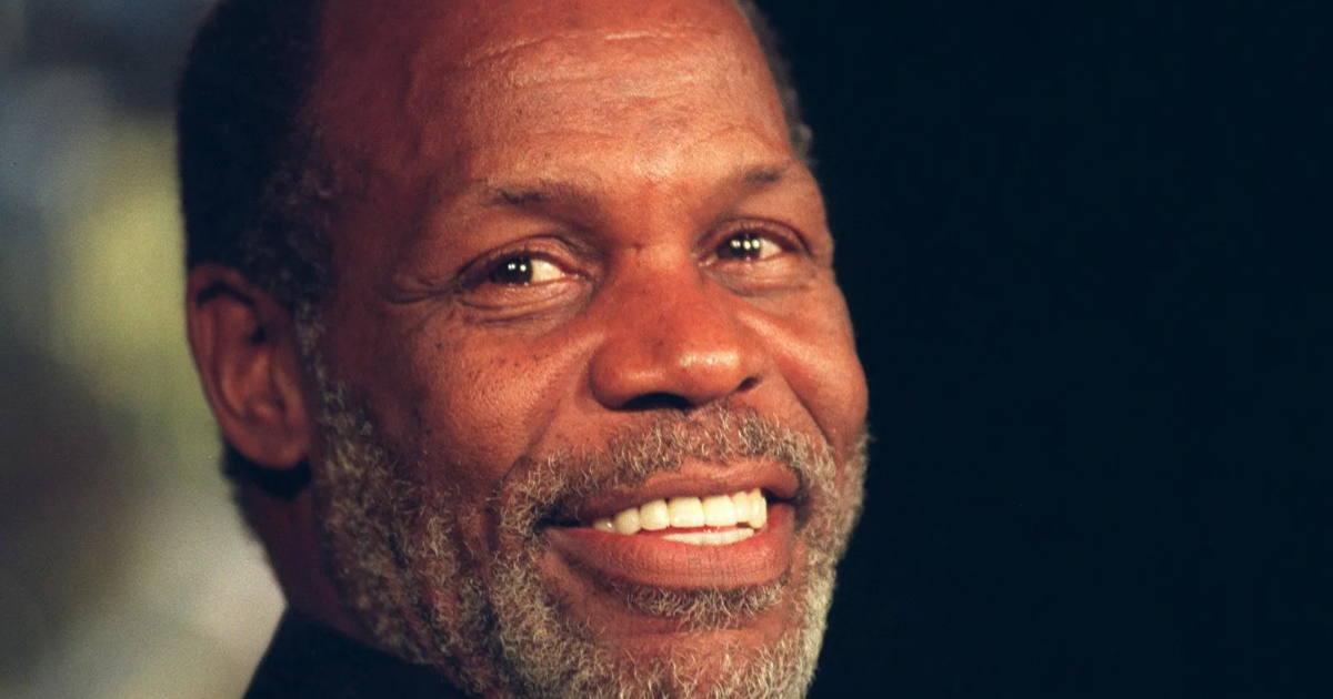 danny glover sorrindo