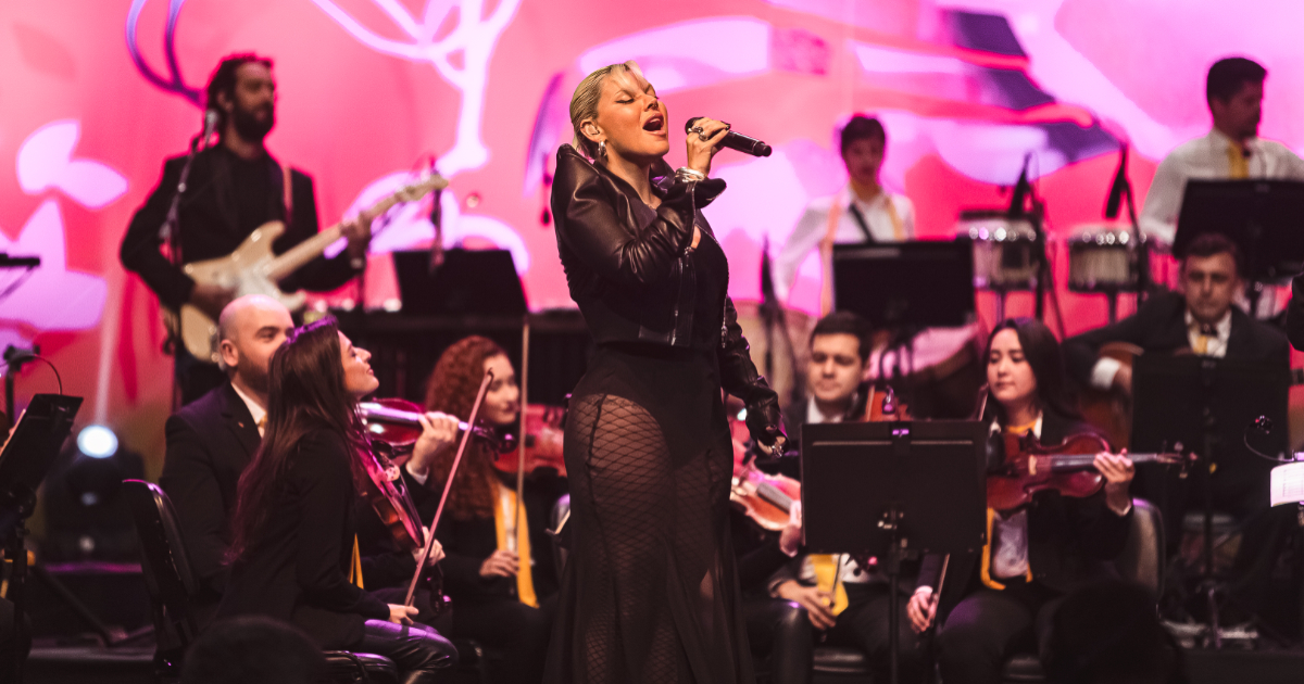 duda beat se apresentando com a orquestra ouro preto