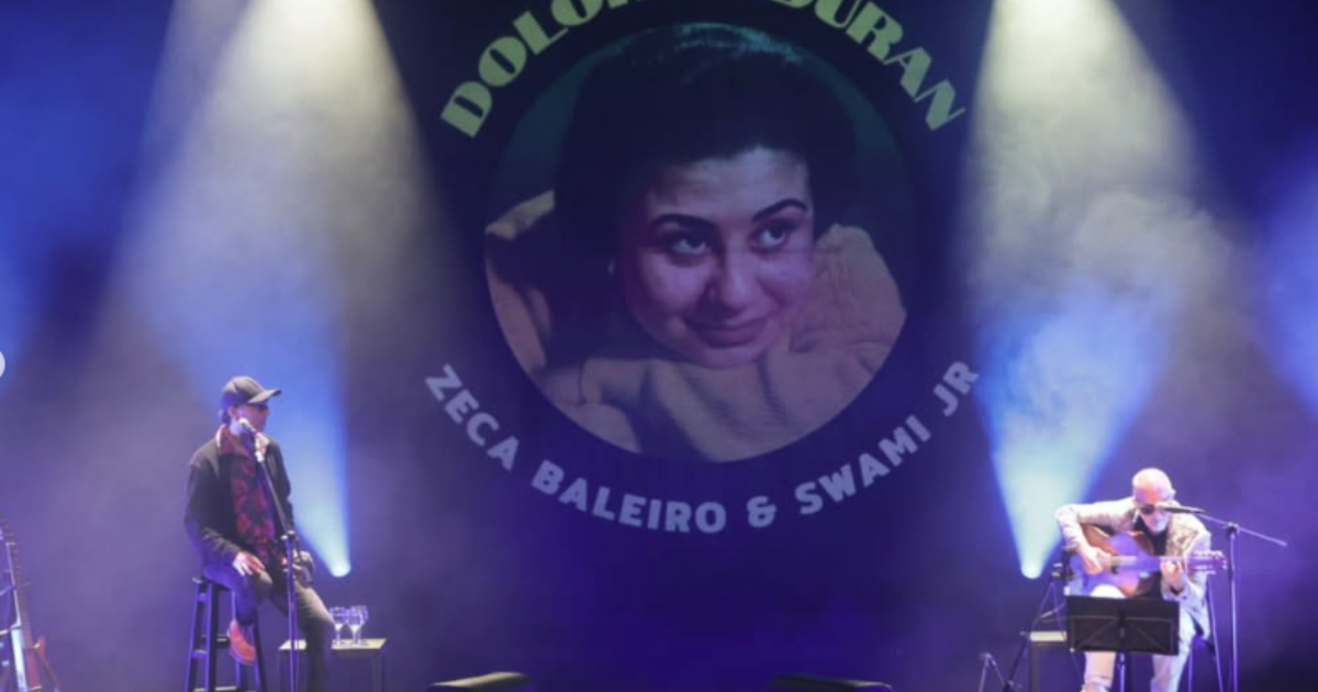 zeca baleiro e swami jr fazendo show com repertório de dolores duran